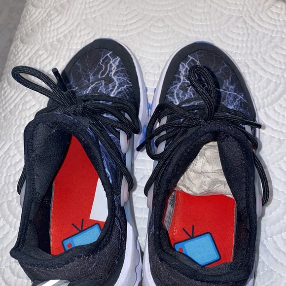 Nike shoes - Picture 4 of 4